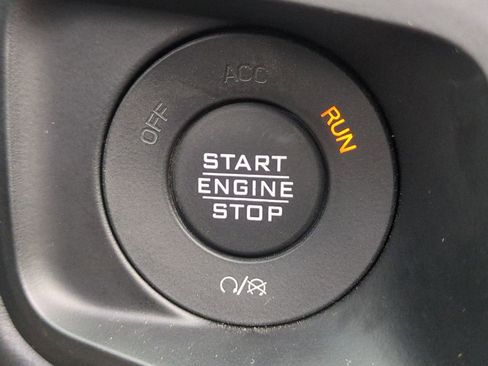 Used 2025 Jeep Wrangler Unlimited Sahara w/ Safety Group AWD/4WD image 31