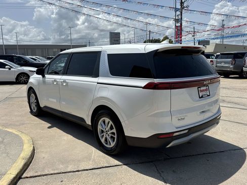 Used 2024 Kia Carnival LX FWD image 5