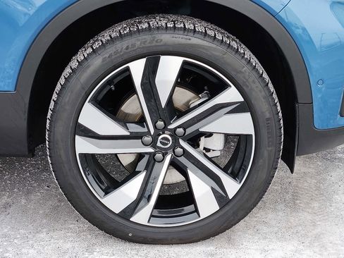 Used 2025 Volvo XC40 B5 Ultra w/ Protection Package Premier image 8