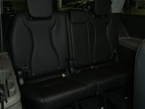 New 2026 Kia Carnival EX FWD image 15