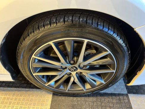 Used 2023 Toyota Camry XLE image 9