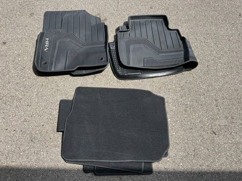 Used 2025 Honda HR-V LX image 36