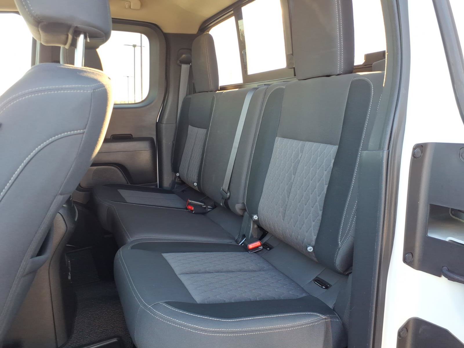 Used 2020 Nissan Titan SV w/ SV Convenience Package AWD/4WD image 13