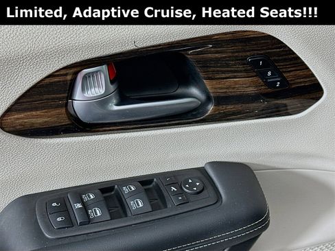 Used 2024 Chrysler Pacifica Limited image 19