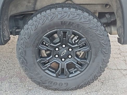 Used 2023 Chevrolet Silverado 1500 ZR2 w/ Technology Package image 10