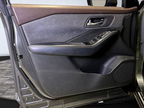 Used 2023 Nissan Rogue SV image 20