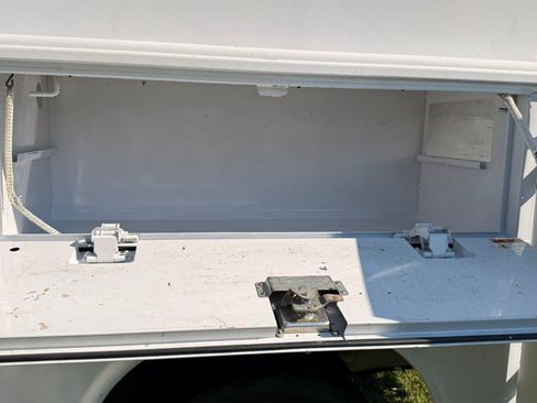Used 2015 Ford F550 2WD Regular Cab Super Duty image 31