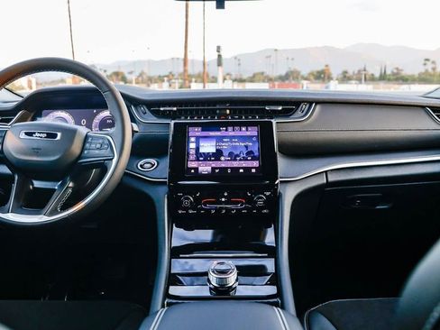 New 2025 Jeep Grand Cherokee L Altitude image 13