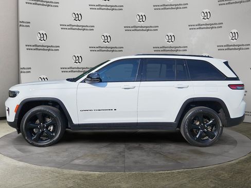 Used 2024 Jeep Grand Cherokee Altitude AWD/4WD image 2