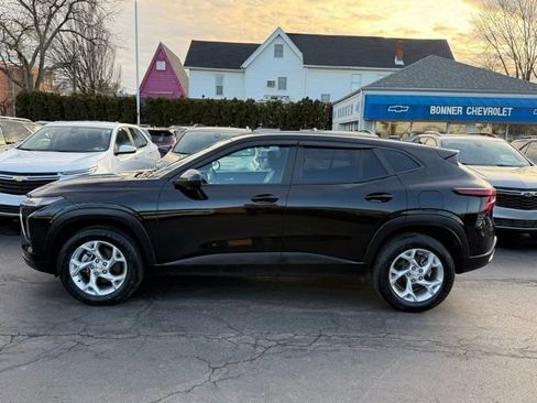 Used 2024 Chevrolet Trax LS w/ LS Convenience Package image 4