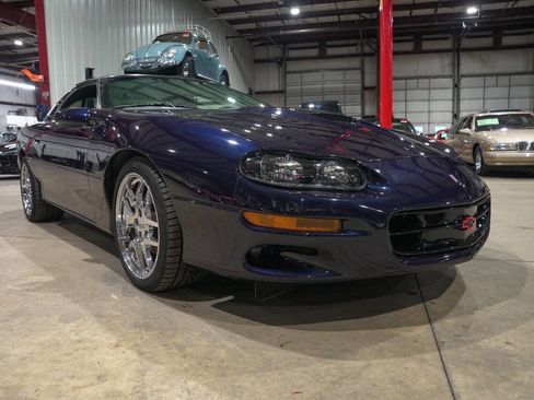 Used 2001 Chevrolet Camaro Z28 w/ SS Performance/Appearance Pkg image 12