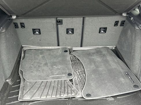 Certified 2025 Porsche Macan image 27