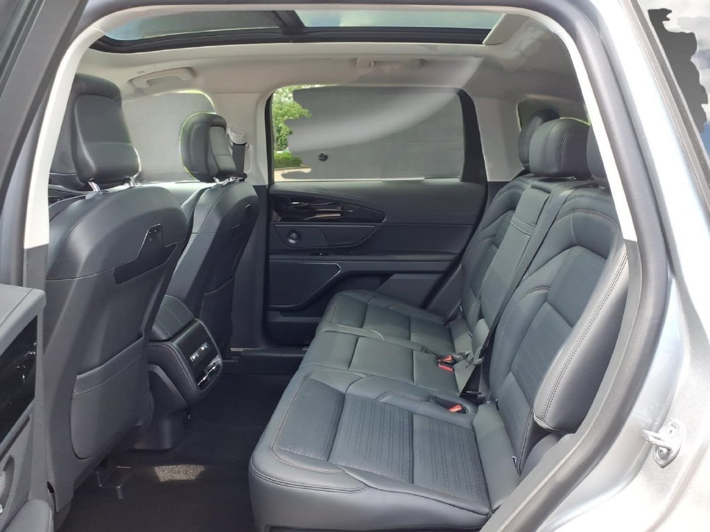 New 2026 Lincoln Nautilus Reserve w/ Jet Appearance Package AWD/4WD image 4
