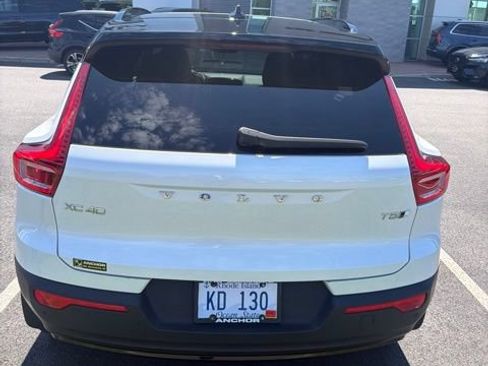 Used 2021 Volvo XC40 T5 R-Design w/ Climate Package AWD/4WD image 6