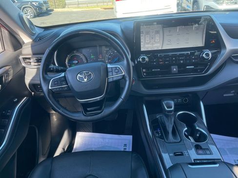 Used 2022 Toyota Highlander Limited image 17