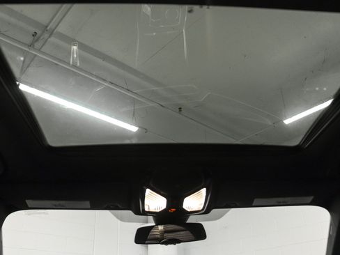 Used 2023 BMW 330i Sedan w/ M Sport Package RWD image 11