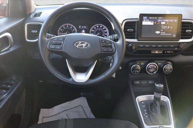 Used 2022 Hyundai Venue SEL FWD image 24