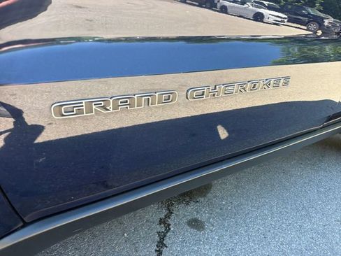 Used 2017 Jeep Grand Cherokee Limited AWD/4WD image 9