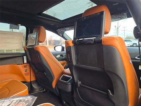 New 2026 Chrysler Pacifica Pinnacle image 11
