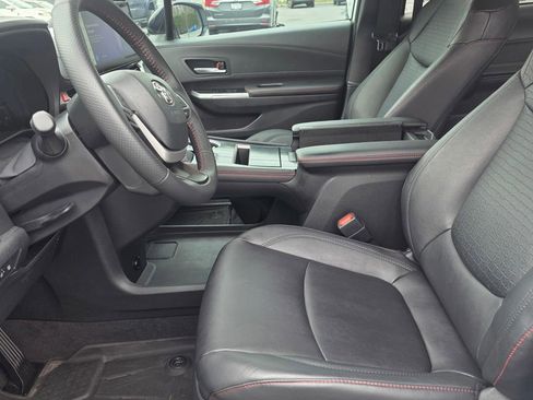 Used 2025 Toyota Sienna XSE w/ XSE Plus Package image 21