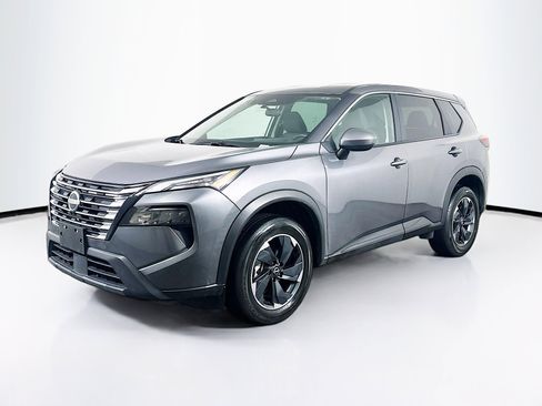 Used 2025 Nissan Rogue SV image 3