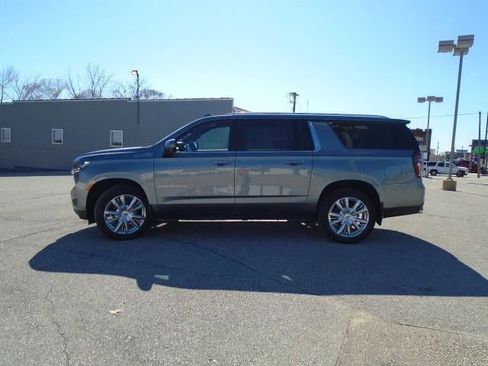 Used 2022 Chevrolet Suburban High Country w/ Max Trailering Package AWD/4WD image 4