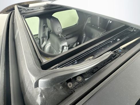 Used 2020 Land Rover Discovery SE image 25