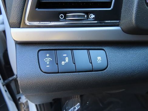 Used 2018 Hyundai Elantra SEL image 21