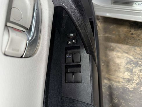 Used 2014 Toyota Corolla LE image 21