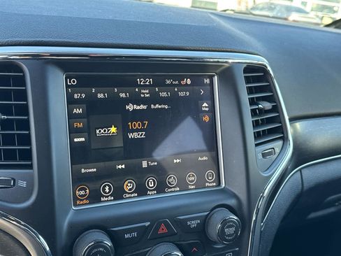 Used 2018 Jeep Grand Cherokee Limited image 26