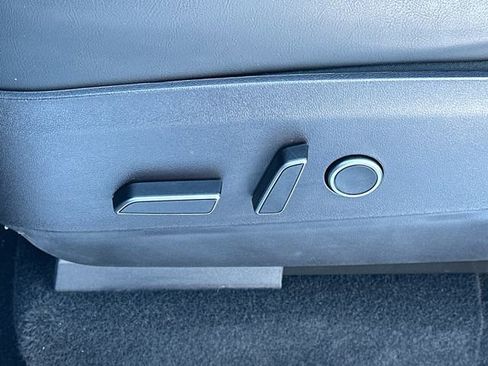 Used 2023 Tesla Model Y Performance image 34