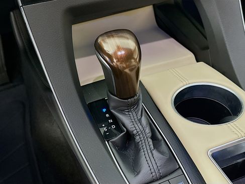 Used 2019 Toyota Avalon Limited image 20