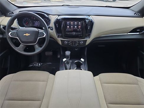 Used 2023 Chevrolet Traverse LS image 9