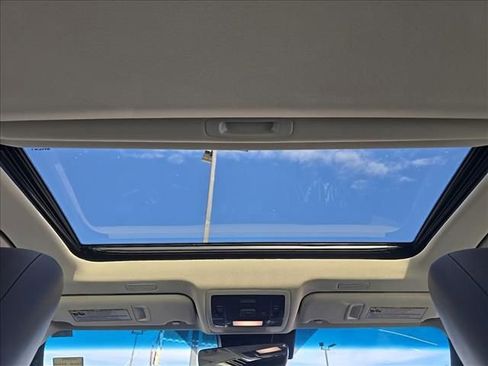 Used 2025 Lexus ES 300h w/ Premium Package image 32