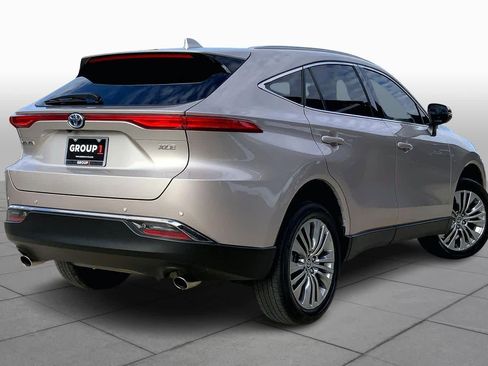 Used 2023 Toyota Venza XLE image 12