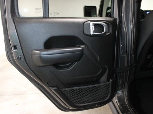 Used 2025 Jeep Wrangler Unlimited Rubicon AWD/4WD image 32