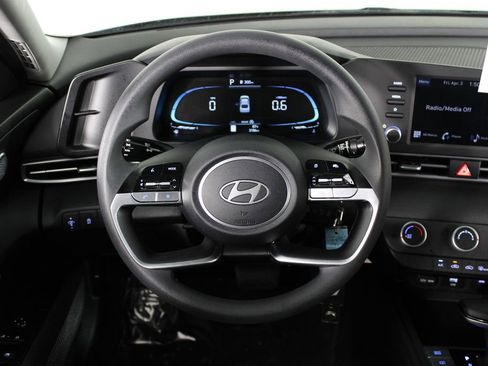 Used 2026 Hyundai Elantra SE image 10