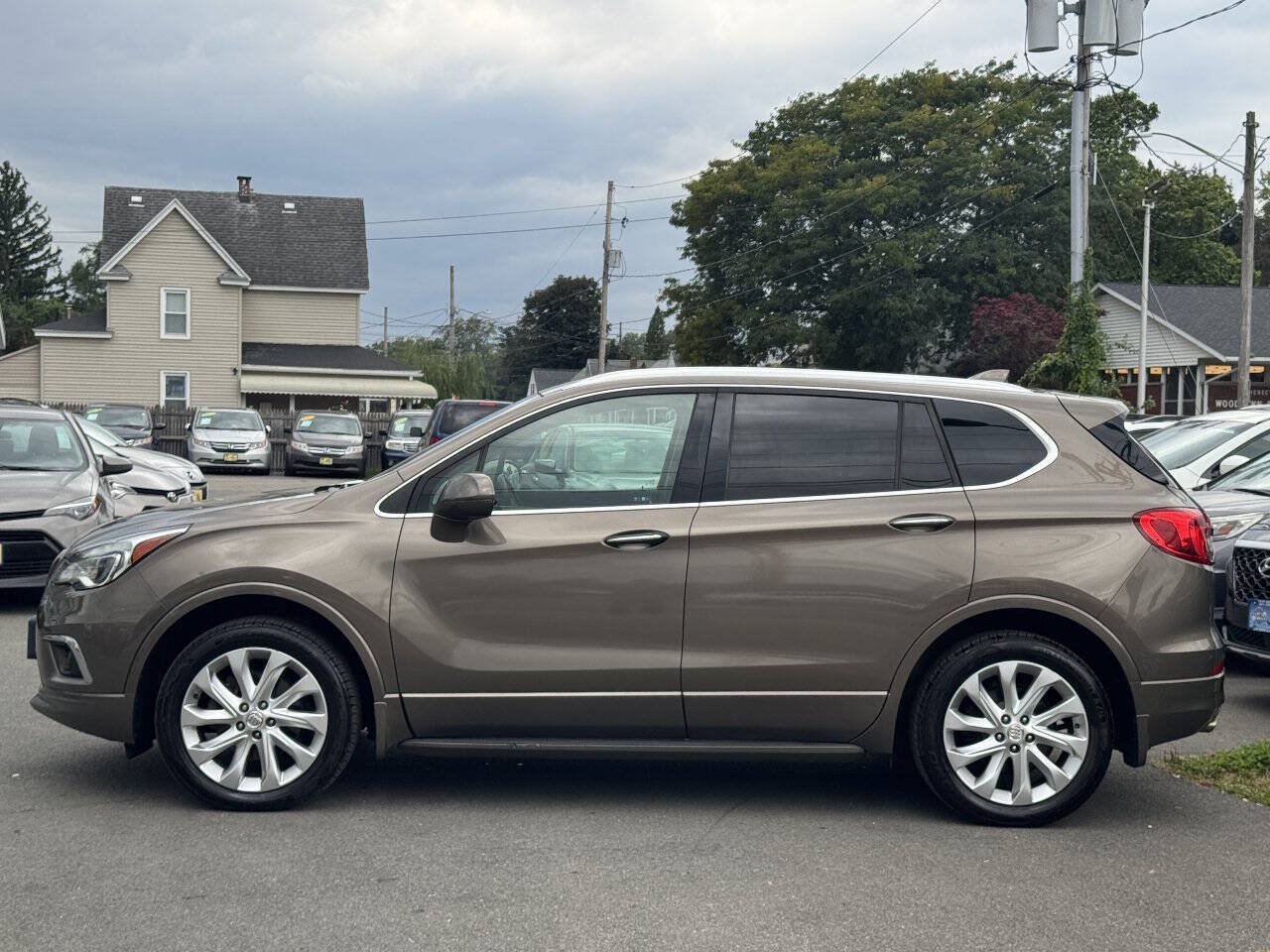 Used 2017 Buick Envision Premium w/ LPO, Hit The Road Package AWD/4WD image 4