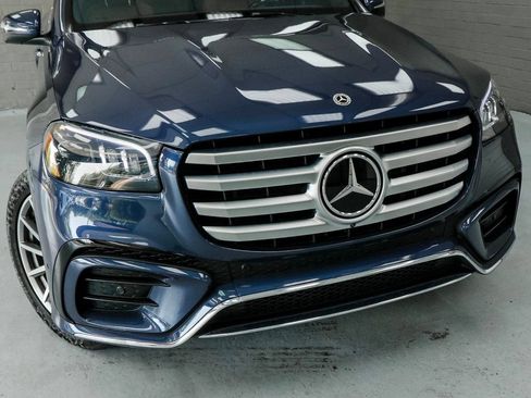 Used 2024 Mercedes-Benz GLS 580 4MATIC image 8
