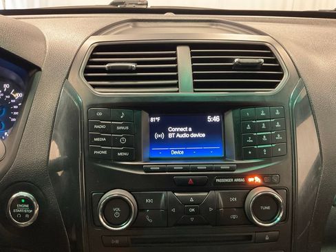 Used 2017 Ford Explorer XLT AWD/4WD image 14