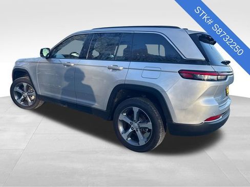 New 2025 Jeep Grand Cherokee Limited w/ Luxury Tech Group II image 5