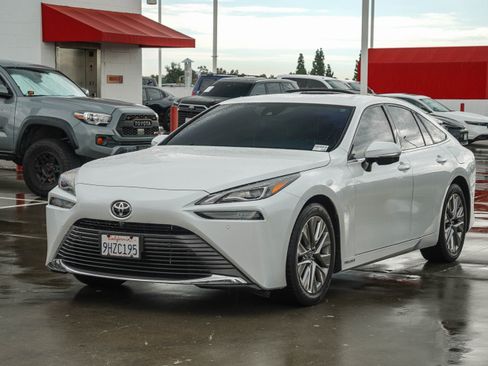Used 2023 Toyota Mirai w/ Advanced Technology Package RWD image 3