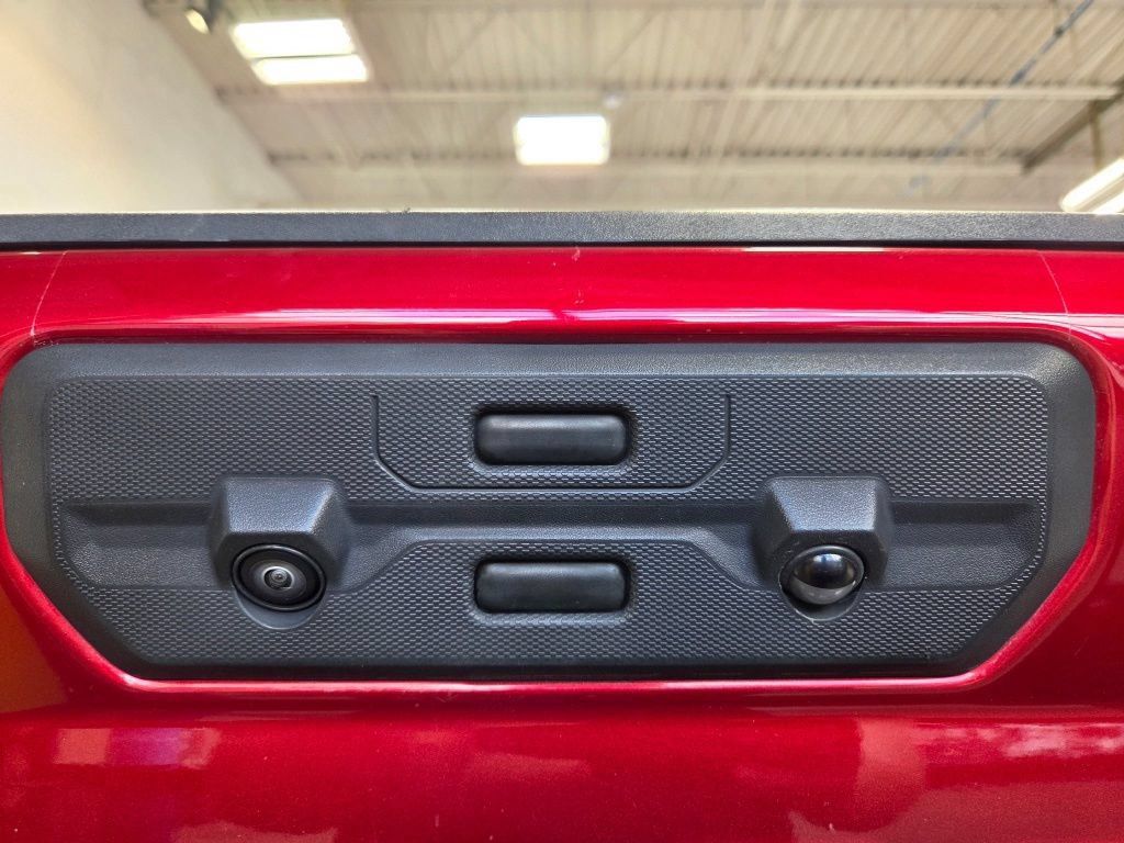 Used 2024 GMC Sierra 2500 AT4 w/ Technology Package AWD/4WD image 9