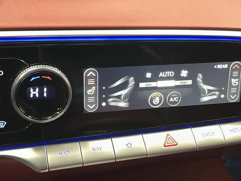 Used 2025 Genesis GV70 3.5T Sport image 8