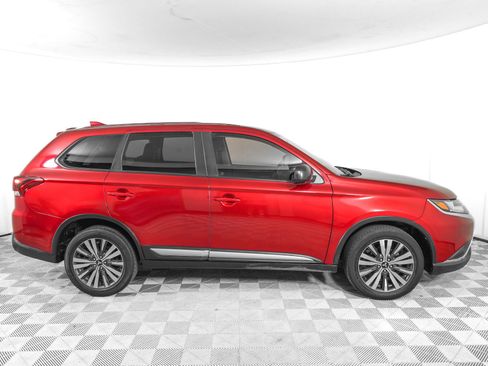 Used 2020 Mitsubishi Outlander ES FWD image 3