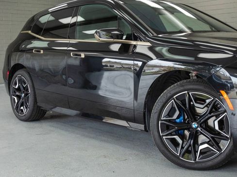 Used 2023 BMW iX xDrive50 w/ Premium Package image 7