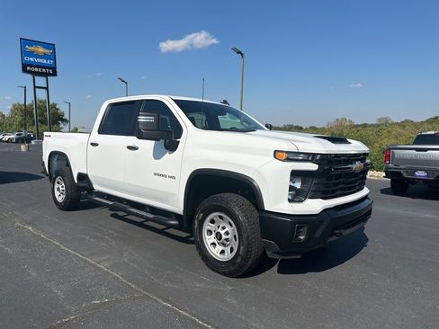 Used 2024 Chevrolet Silverado 3500 W/T image 2