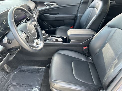 Used 2025 Kia Sportage EX image 18