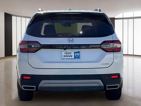 Used 2025 Honda Pilot Touring image 5