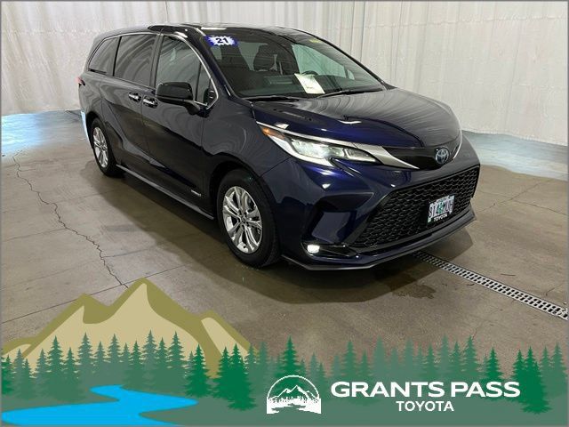 Certified 2021 Toyota Sienna XSE AWD/4WD image 1